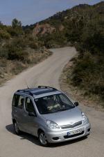 Toyota Yaris Verso 2003 года